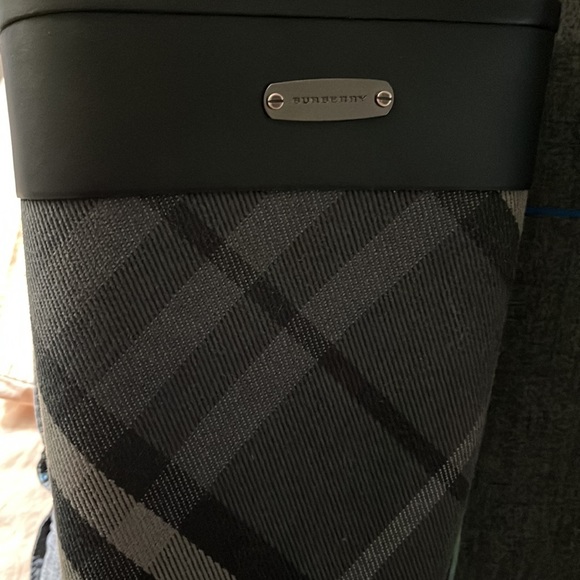 I’m selling the Burberry Clemence Rain Boots - Picture 5 of 5